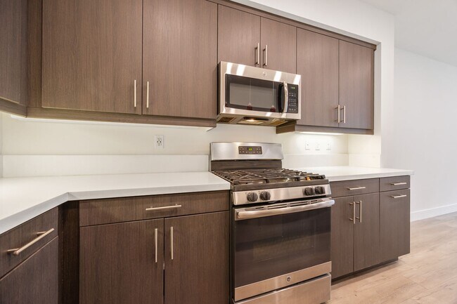 Building Photo - Modern 3-Bedroom Condo in Prime Azusa Loca...