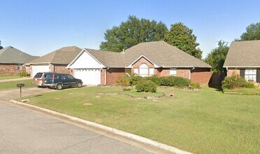 Building Photo - 6409 Fallstone Rd