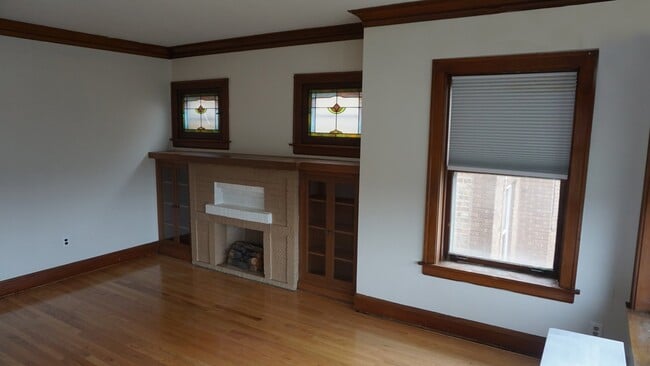 Building Photo - 5040 N Parkside Ave