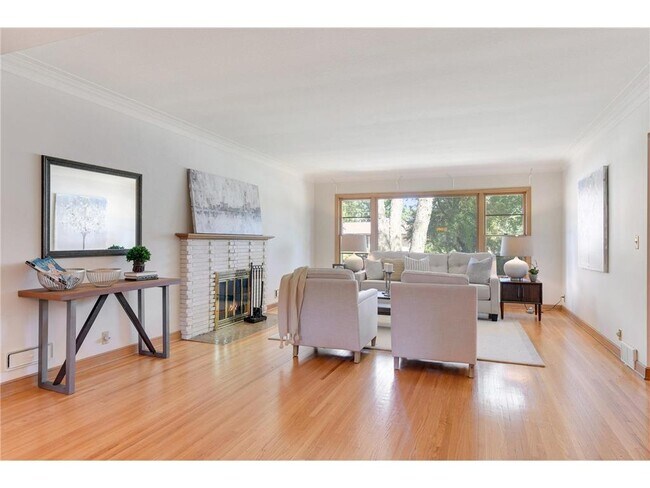 Building Photo - 4509 Laguna Dr