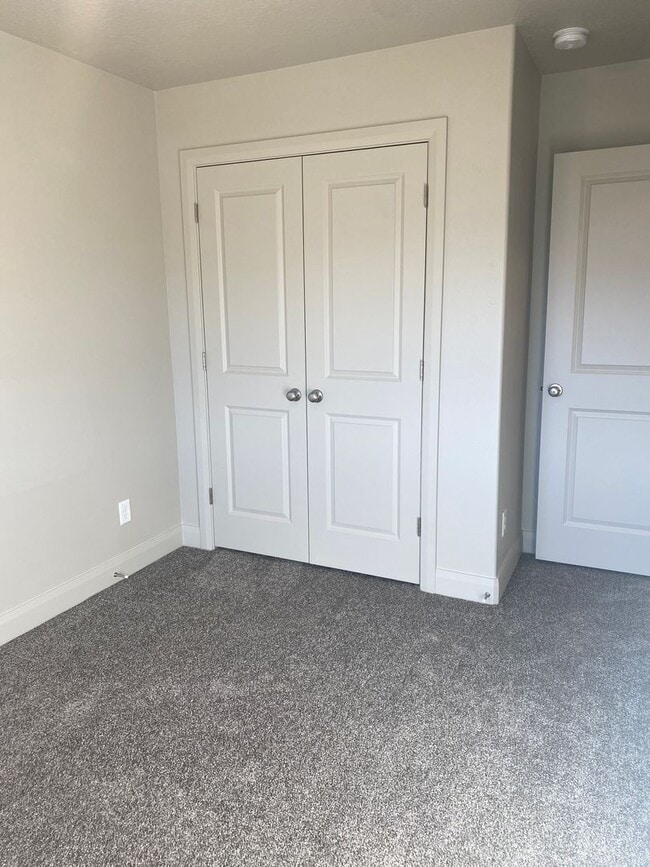Building Photo - 3 bed 2.5 bath in  Townhome Spanish Fork