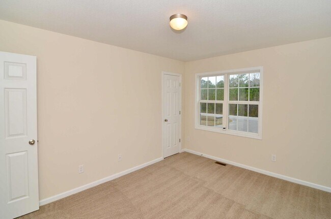 Building Photo - 1404 Old Folkstone Rd