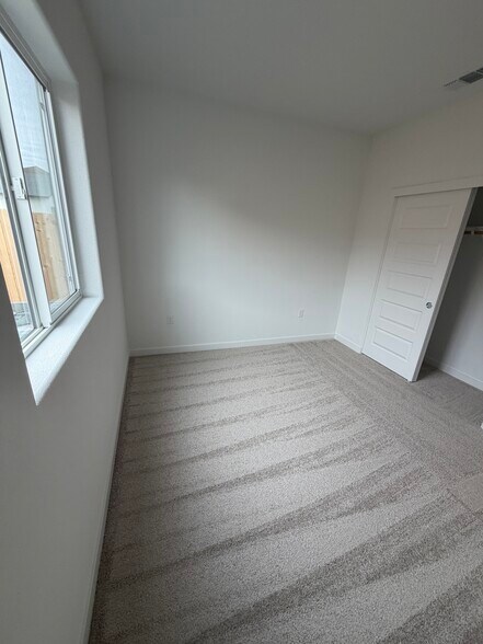 Building Photo - 10933 Admiral Cove Way