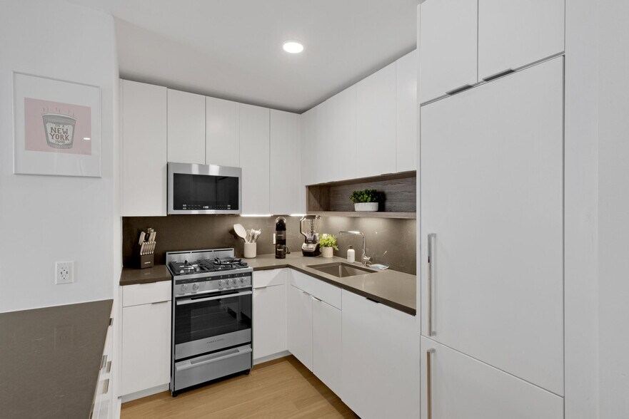 Building Photo - 64B W 37th St