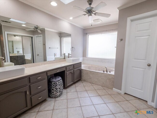 Building Photo - 300 Las Plumas Dr