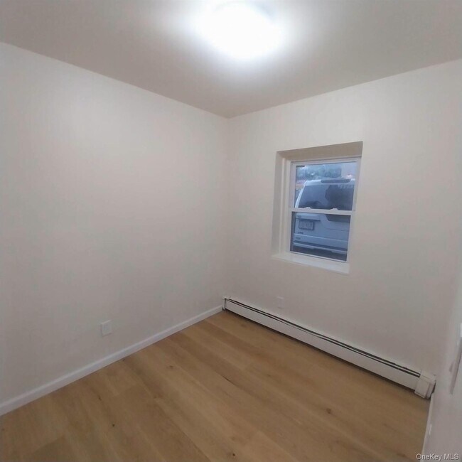 Building Photo - 884 Nassau Rd