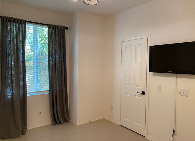 Building Photo - 4 bedroom, 3 bath Big Sky home!