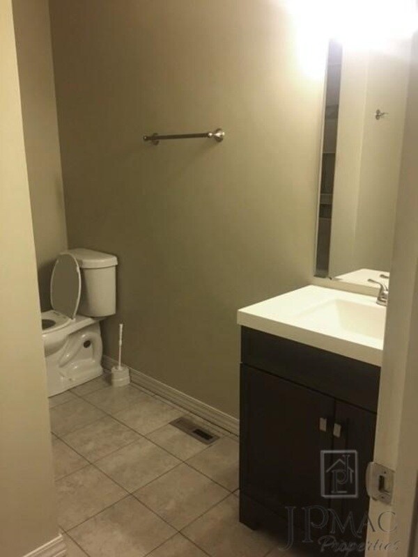 Building Photo - 703 Ikes Rd