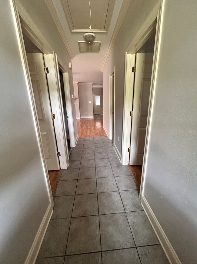 Building Photo - GREAT 3BR HOME IN LSU AREA!