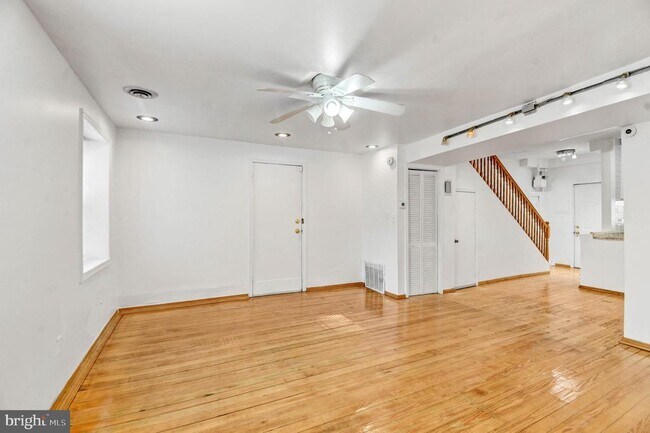 Building Photo - 470 Ridge St NW