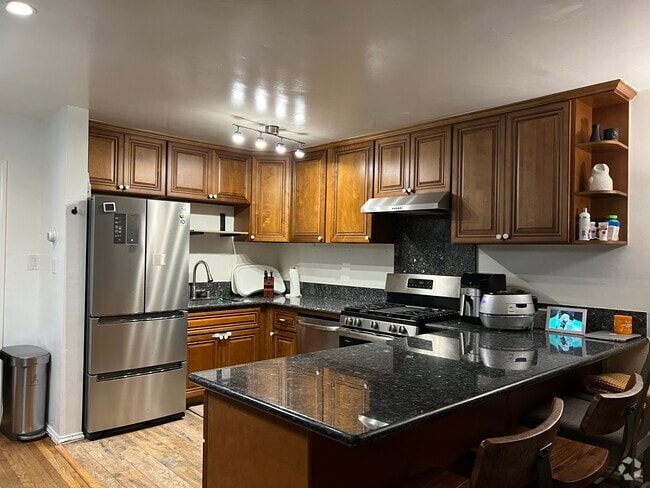Building Photo - 3943 Ingraham St