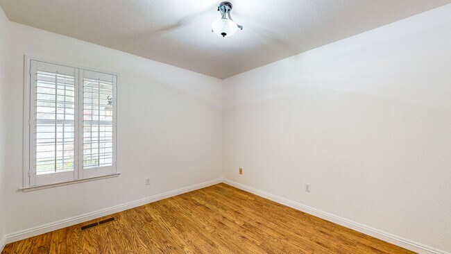 Building Photo - 7971 Oakmont Dr