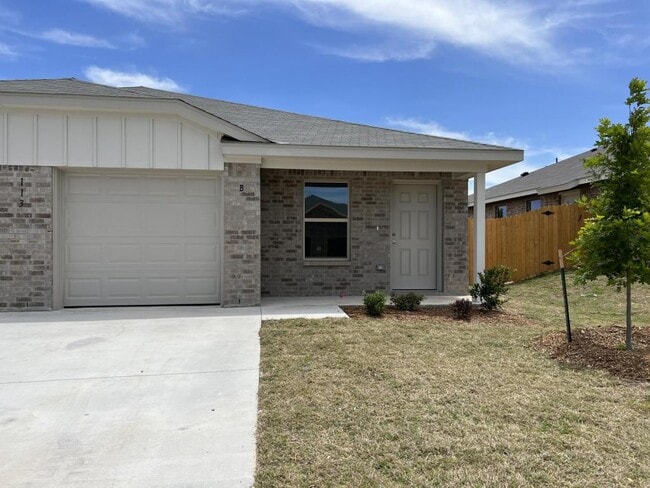 Building Photo - 113 Wind Ridge Dr