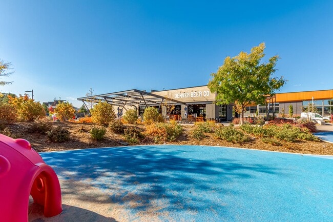 Building Photo - 6618 E Lowry Blvd