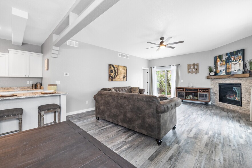 Building Photo - 1310 Daisy Dr