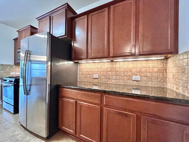 Building Photo - Stylish 2 Bedroom / 2.5 Bathroom Home – Two Levels, Move-In Ready