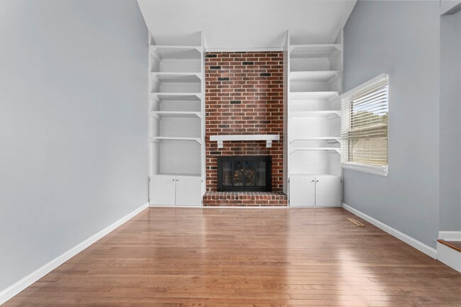 Building Photo - 561 NW Valleybrook Rd