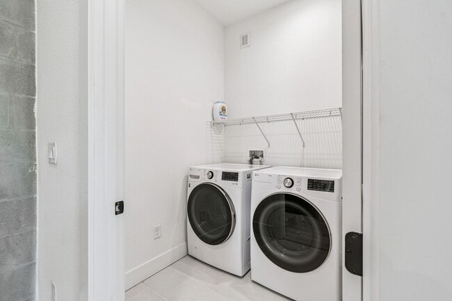 Building Photo - Modern Townhome For Lease in downtown St Pete and Warehouse Arts District