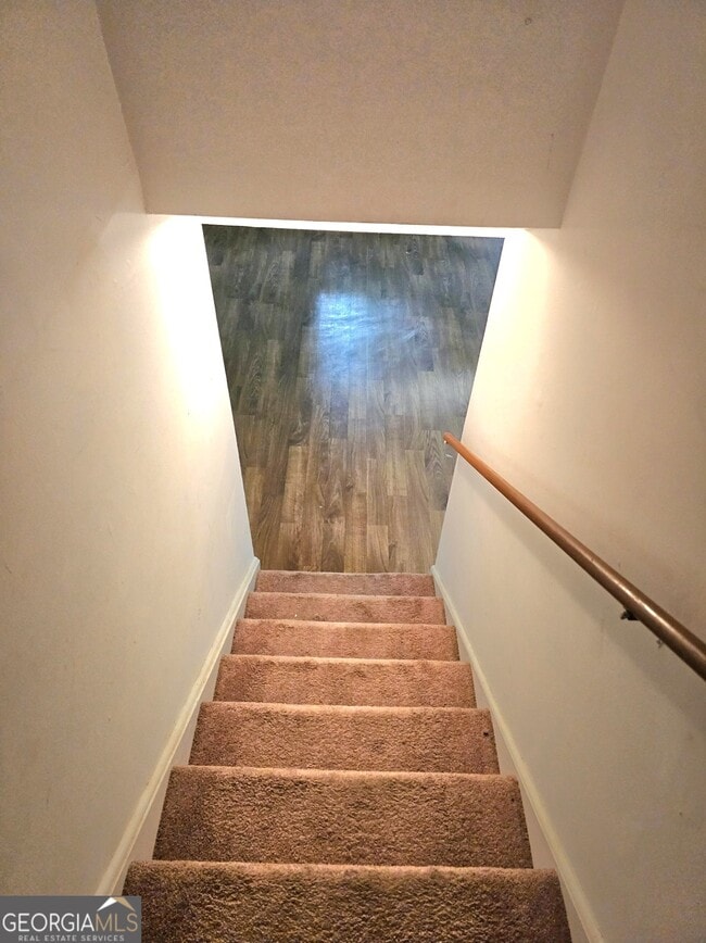 Building Photo - 5690 Deerfield Ct