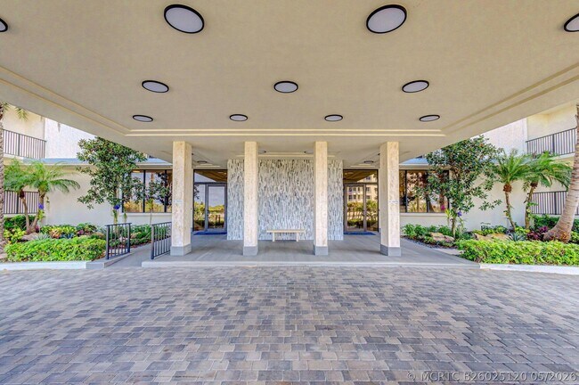 Building Photo - 400 S Beach Rd