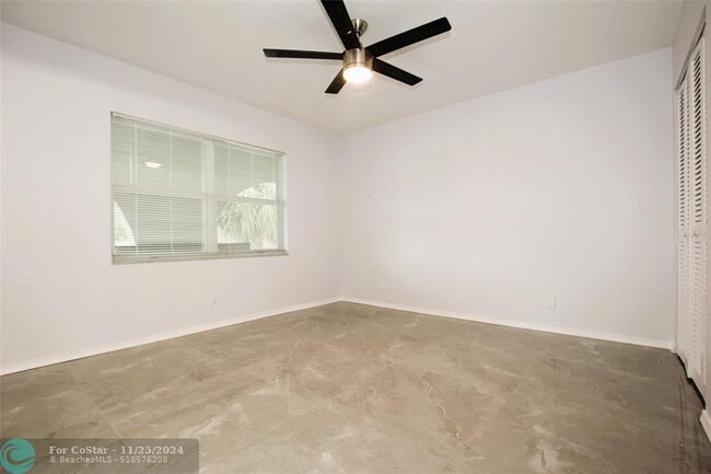 Building Photo - 13749 Date Palm Ct