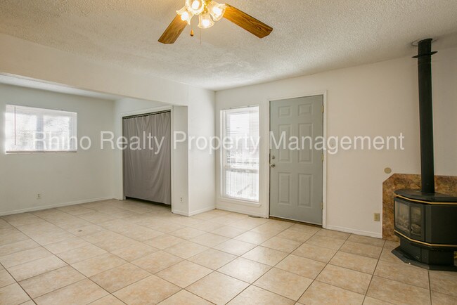 Building Photo - 1800 Glorieta St NE