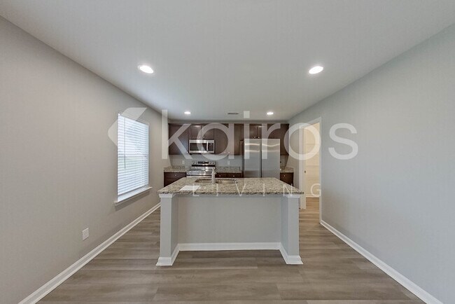 Building Photo - 105 Colonial Wy