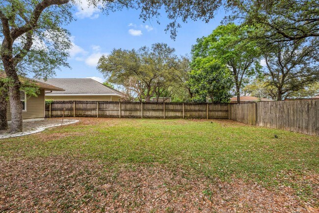 Building Photo - Modern Home in the Heart of Niceville!