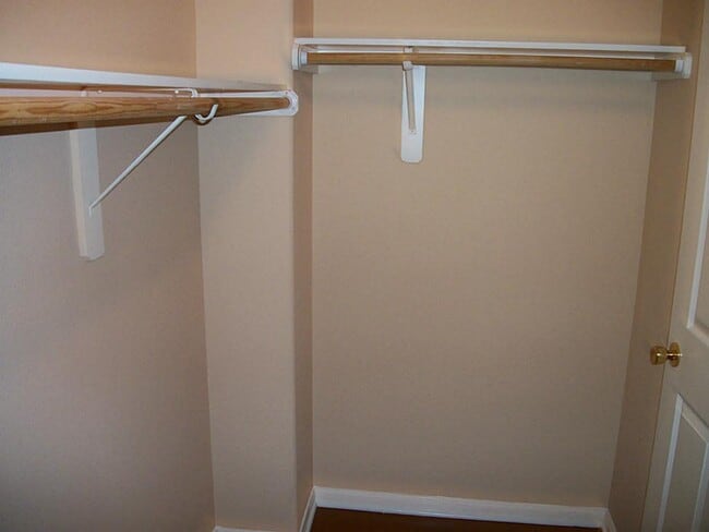 Building Photo - 174 E Sunset Dr