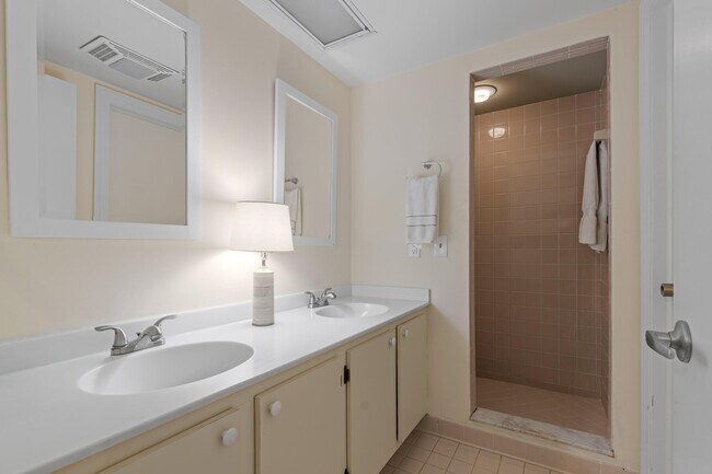 Building Photo - 2835 Polo Island Dr