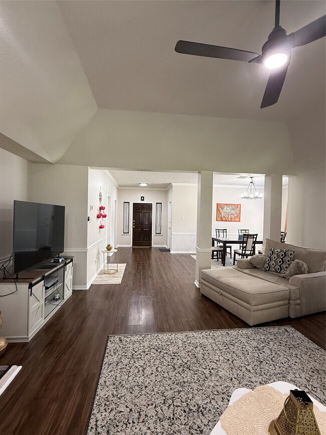 Building Photo - 11807 McKinney Falls Ct