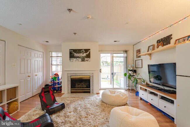 Building Photo - 2303 Massanutten Dr