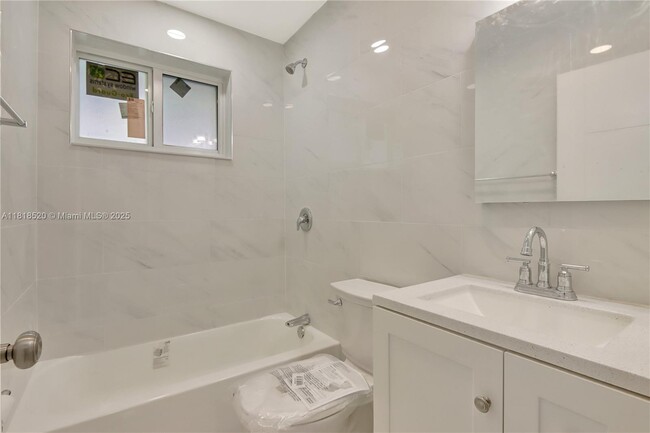 Building Photo - 10370 SW 174th Terrace