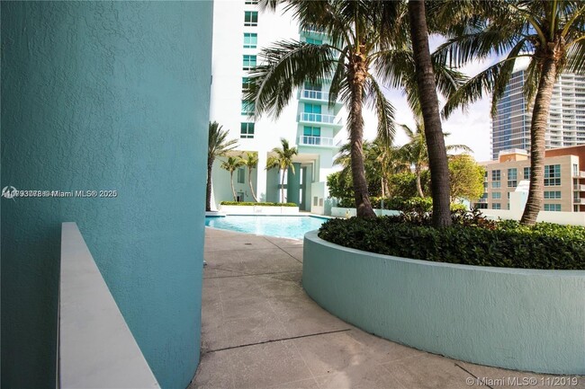 Building Photo - 1900 N Bayshore Dr