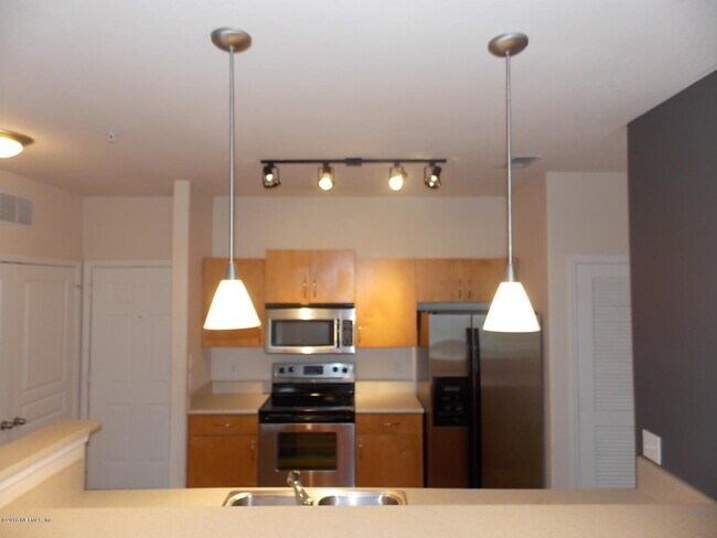 Building Photo - 1001 Monument Rd