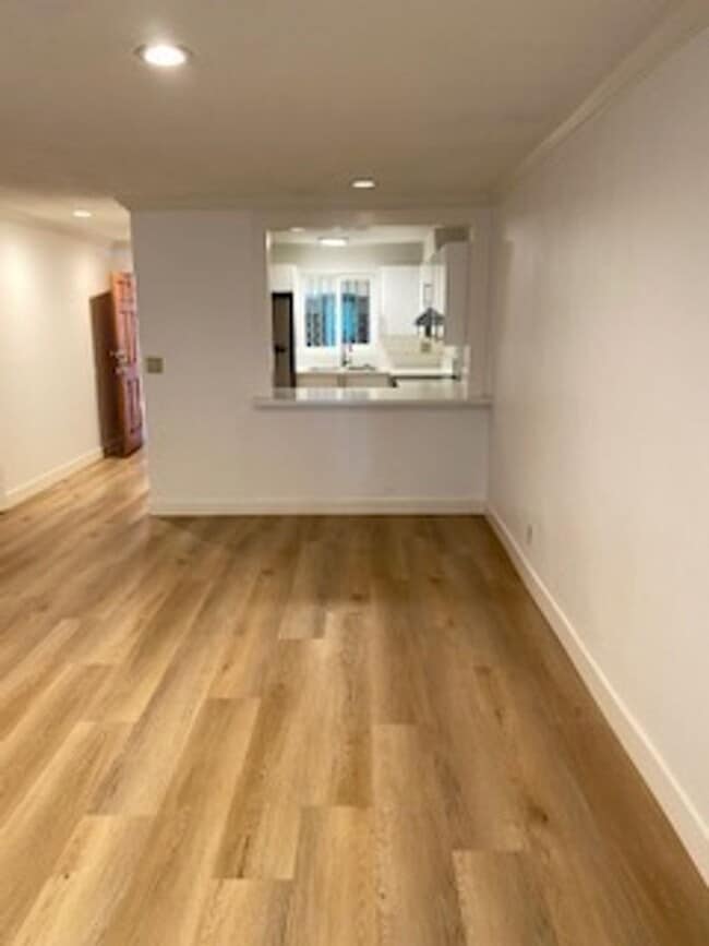 Building Photo - 730 N Eucalyptus Ave