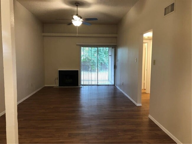 Building Photo - 6907 Woodhue Dr