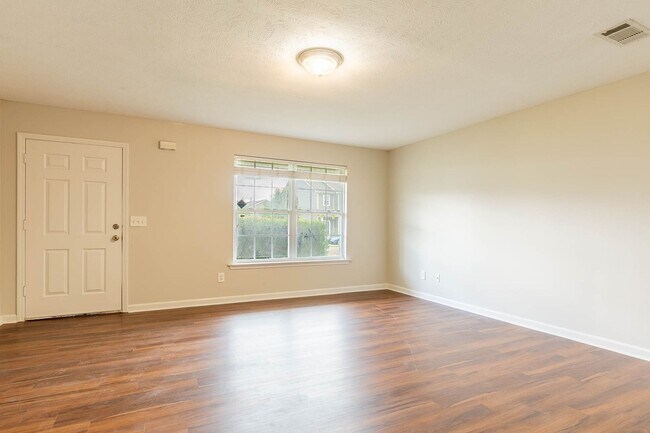 Building Photo - 752 Holland Ridge Dr