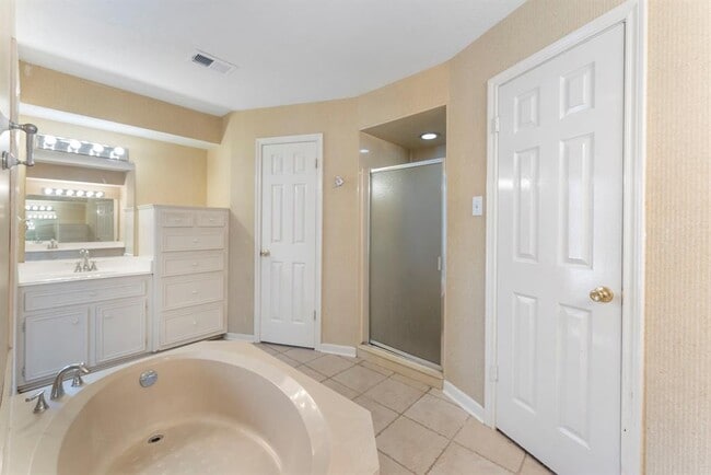 Building Photo - 10310 Great Plains Ln