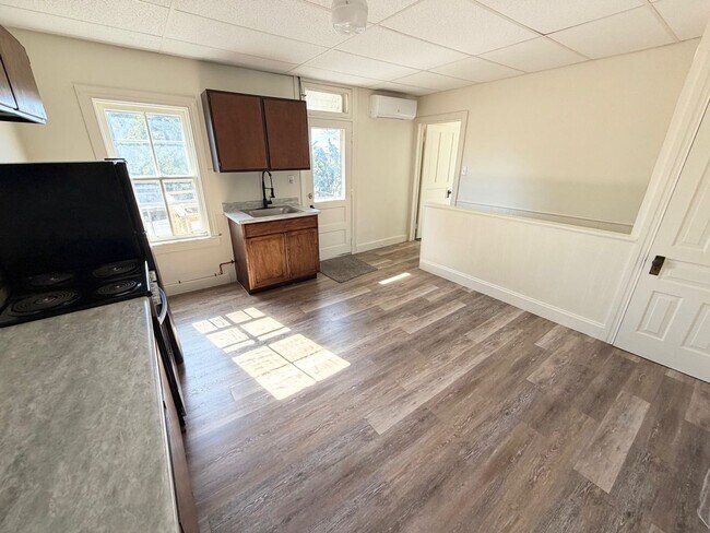 Building Photo - 1422 W Philadelphia St