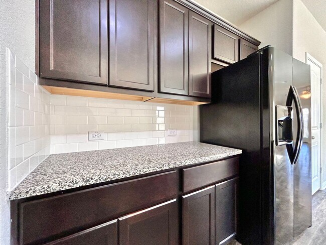 Building Photo - Move-In Ready 4-Bed, 2-Bath Home in Prime Fairhaven Location!