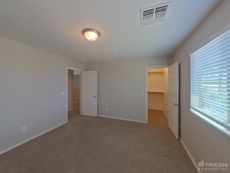 Building Photo - 5711 W Milada Dr