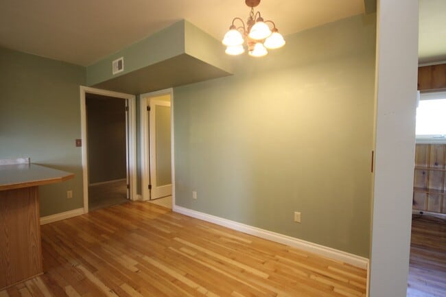 Building Photo - 3 Bedroom One Level with 2 Car Garage