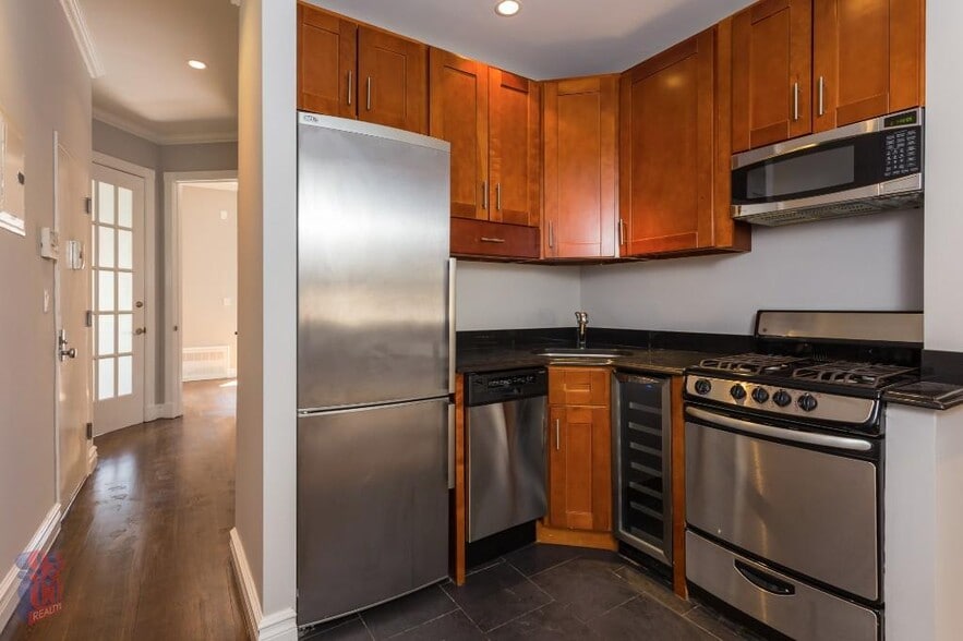 Building Photo - 1373 1st Ave