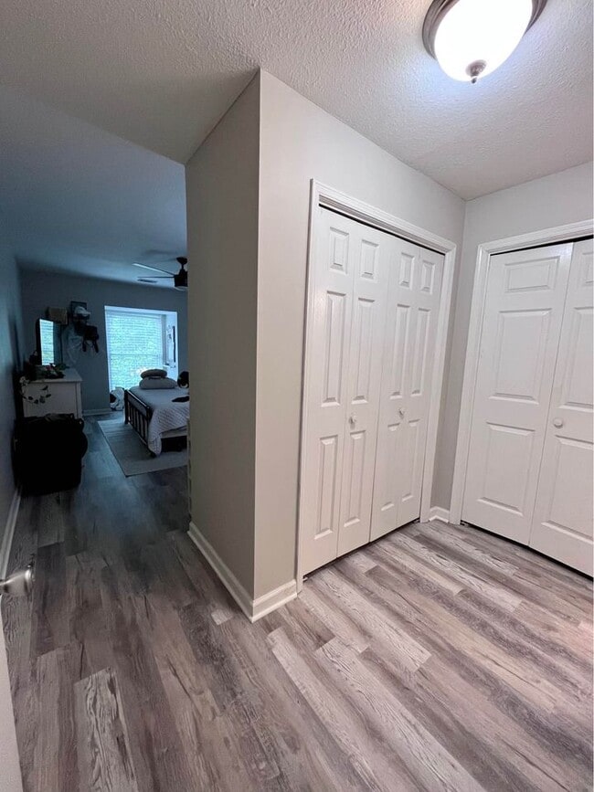 Building Photo - 1303 Pine Heights Dr NE
