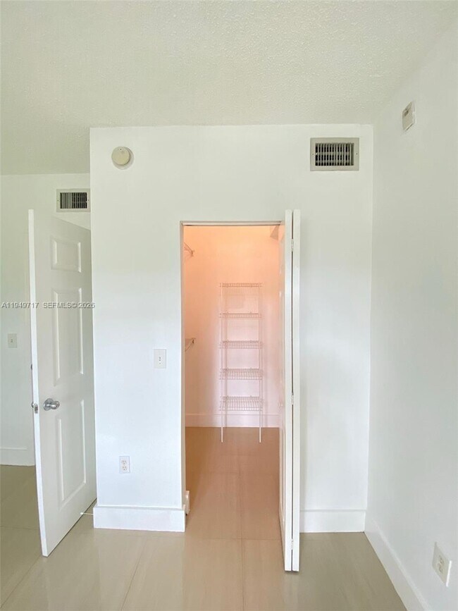 Building Photo - 2440 E Preserve Way