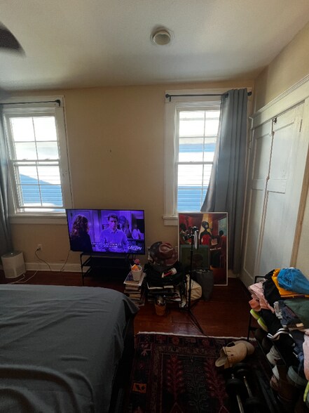 Building Photo - 2534 Marengo St