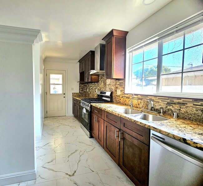 Building Photo - Beautiful Rental In Buena Park