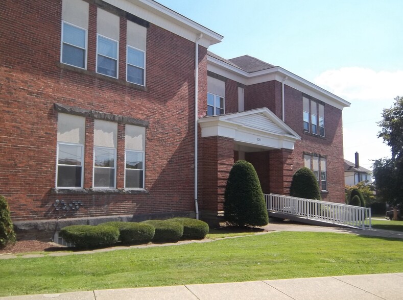 Building Photo - Latrobe Apartments