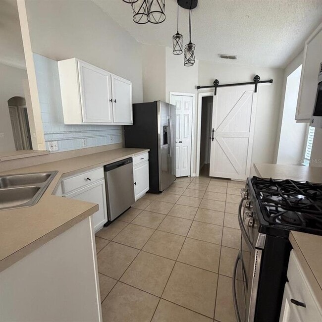 Building Photo - 535 Rollins Dr